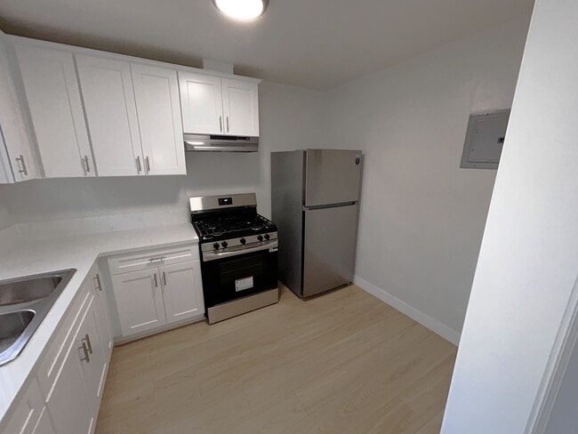Building Photo - 340 Normandie Ave