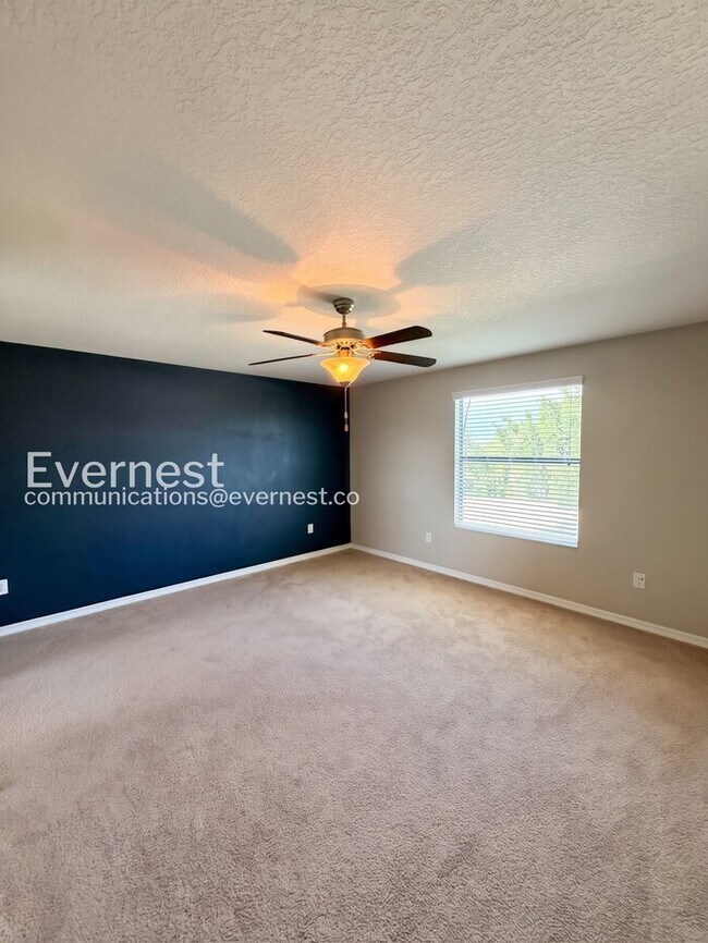 Building Photo - 4 Bed & 3 Bath Home with Fenced Yard and Modern Amenities / Voucher Accepted / No Pets Allowed / ...