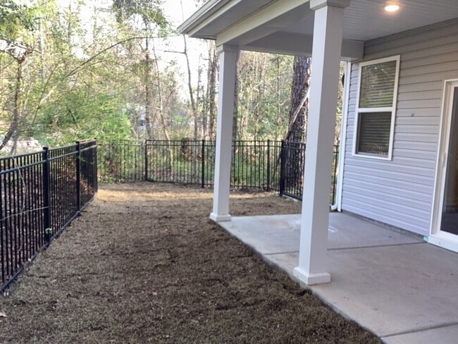 Building Photo - 227 Swan Dr