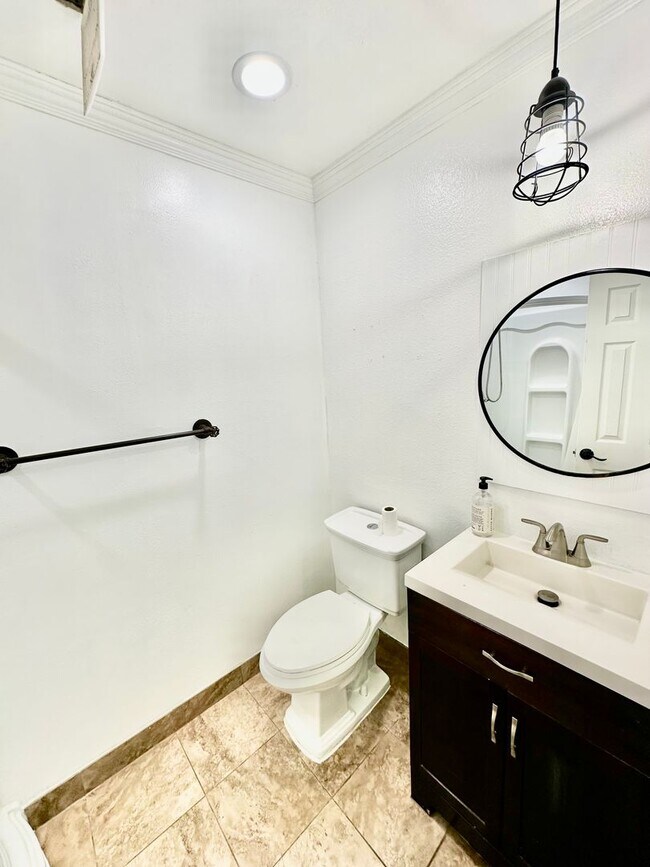 Building Photo - Charming Northwest Fresno 3/2