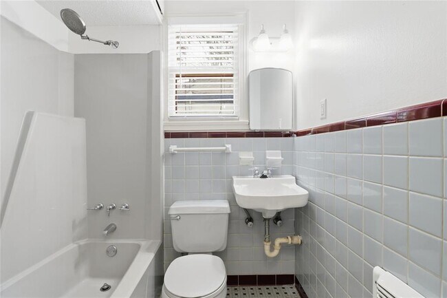 Building Photo - 2007 Montclaire St