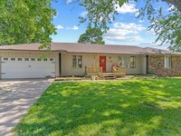 Building Photo - 2556 W Cardinal St