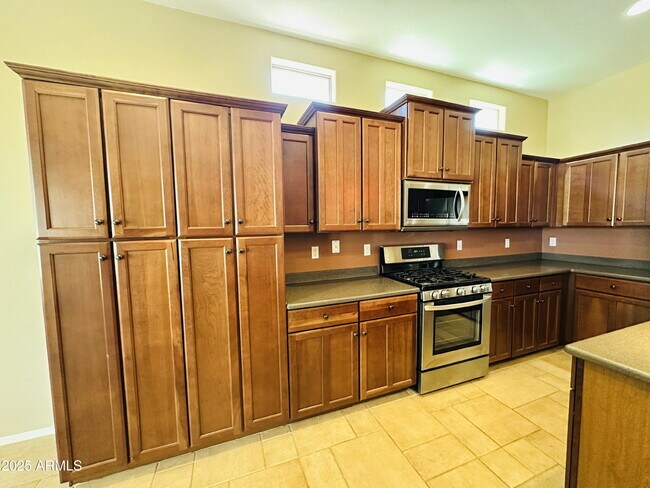 Building Photo - 2720 E Hazeltine Way