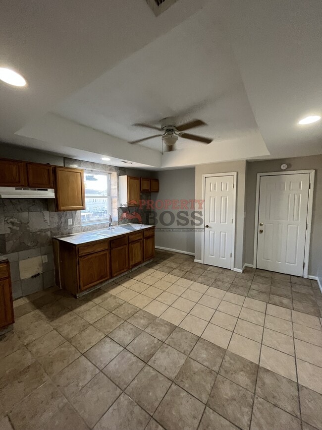 Building Photo - 3826 Butternut St