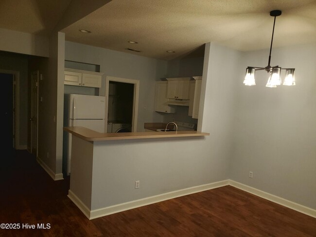 Building Photo - 321 S Kerr Ave