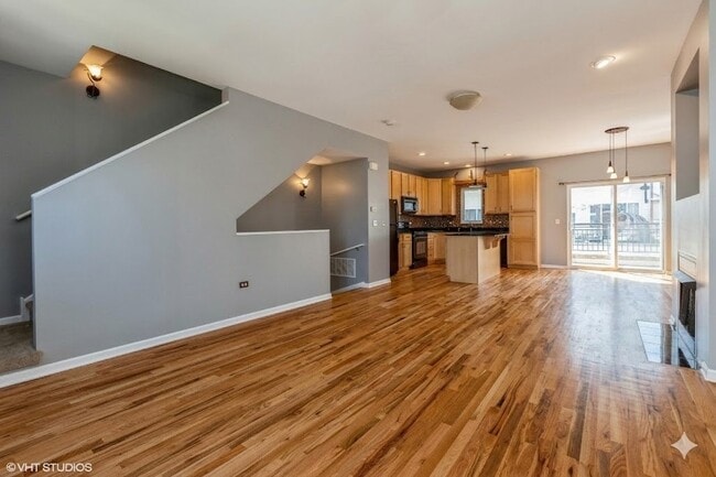 Building Photo - 3238 N Kilbourn Ave