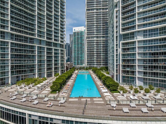 Building Photo - 475 Brickell Ave