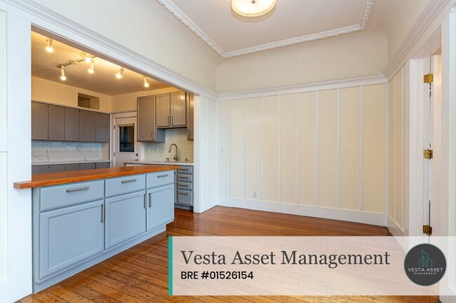 Building Photo - 301-303 Corbett Avenue