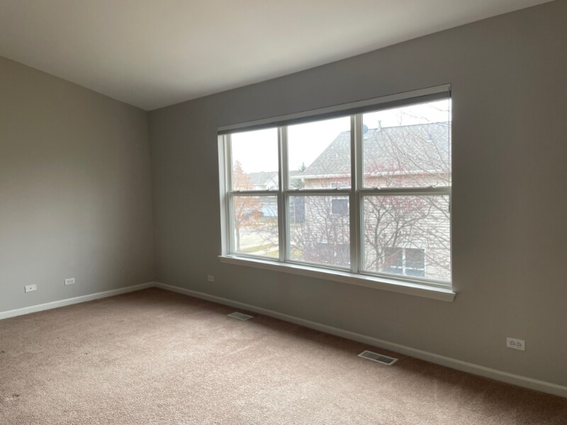 Building Photo - 2401 Sunshine Ln