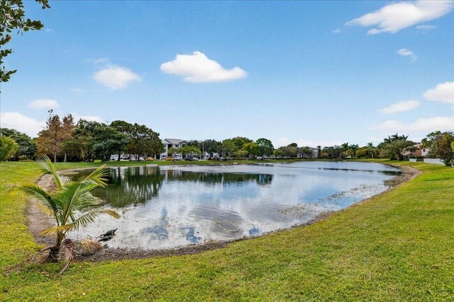 Building Photo - 3544 Lakewood Pl