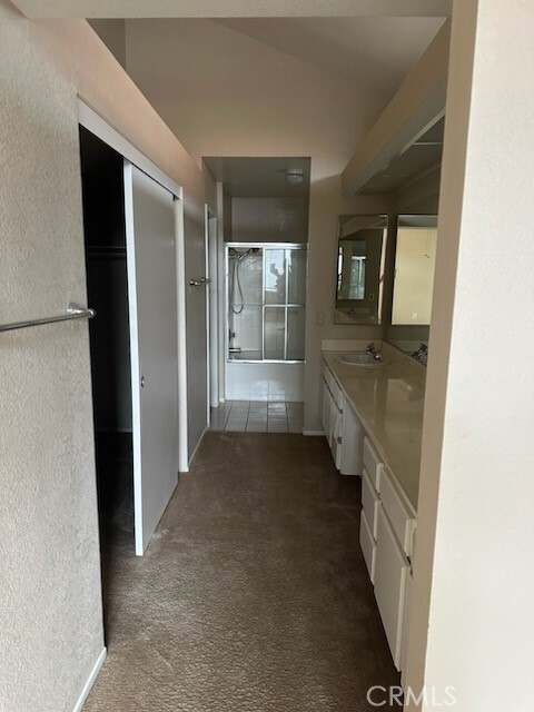 Building Photo - 27784 Doreen Dr