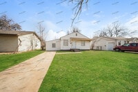 Building Photo - 1924 Elm Dr