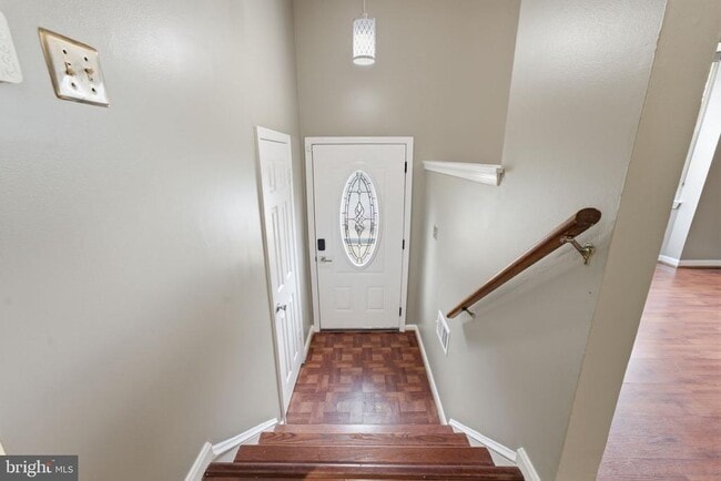 Building Photo - 10703 Campus Way S