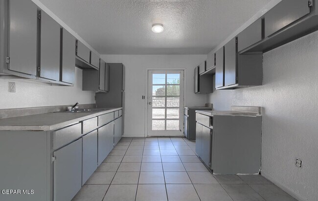 Building Photo - 385 Mireles Ct