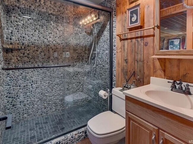 Building Photo - 4 Bedroom Single Family Home in South Lake Tahoe