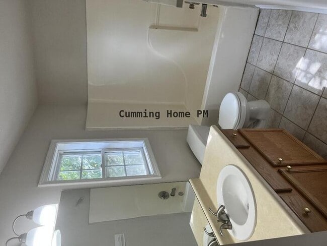 Building Photo - Great 3 Bedroom 2 Bath Home!