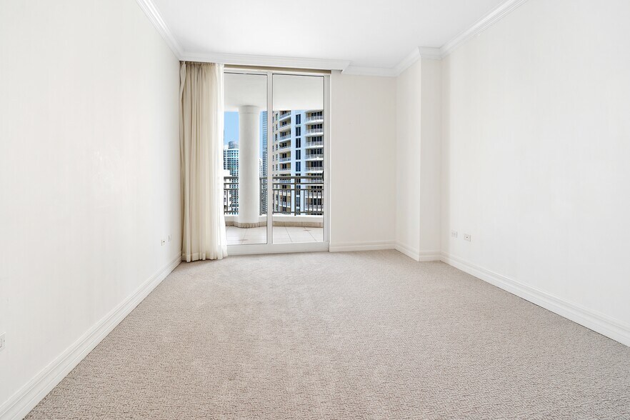 Building Photo - 808 Brickell Key Dr