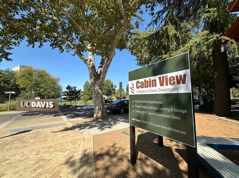 Building Photo - 207 3rd St