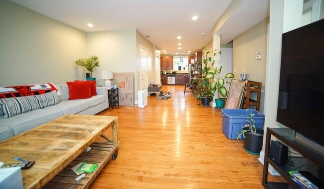 Building Photo - 6100 N Talman Ave