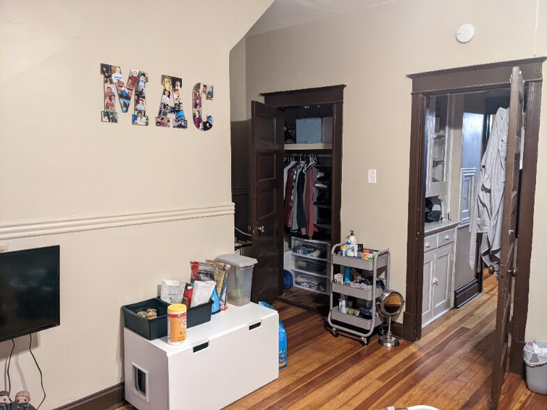 Building Photo - 2201 Jules St