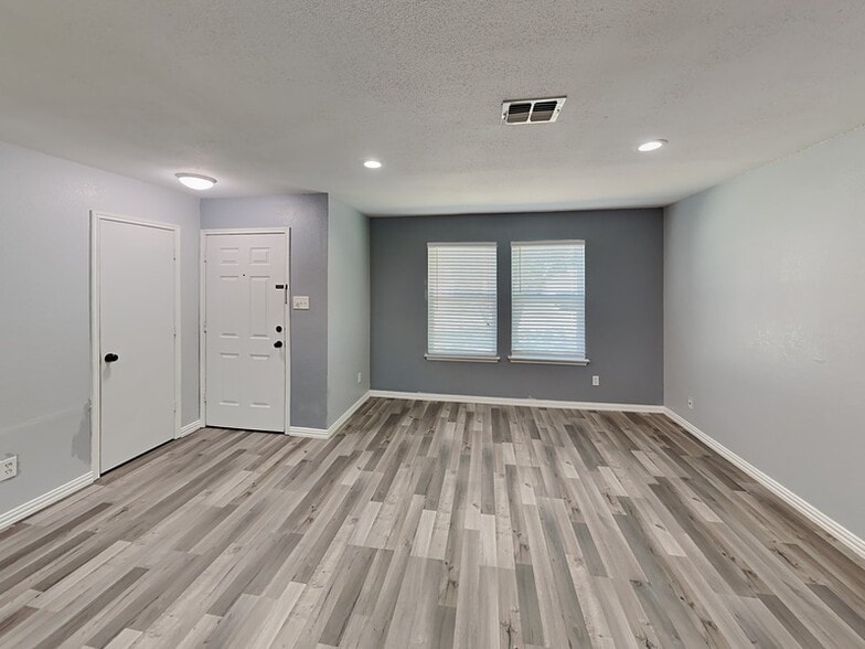 Building Photo - 3808 Bandera Ranch Rd