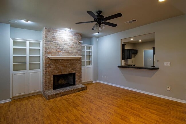 Building Photo - 504 Oakwood Blvd