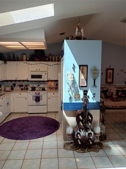 Building Photo - 564 W Central Ave