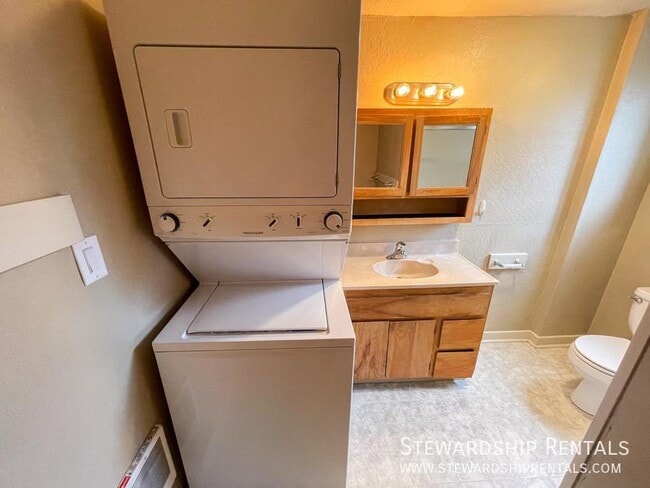 Building Photo - 1543 Ferry St