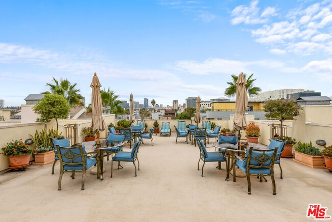 Building Photo - 132 S Maple Dr