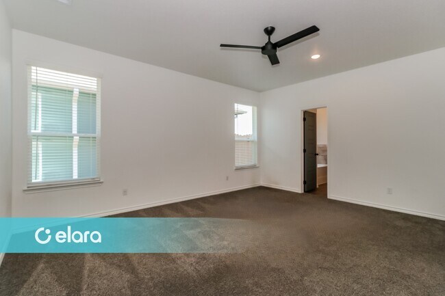 Building Photo - 2123 Hornbeam St
