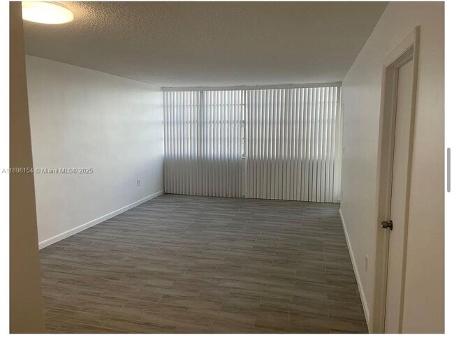 Building Photo - 1351 NE Miami Gardens Dr
