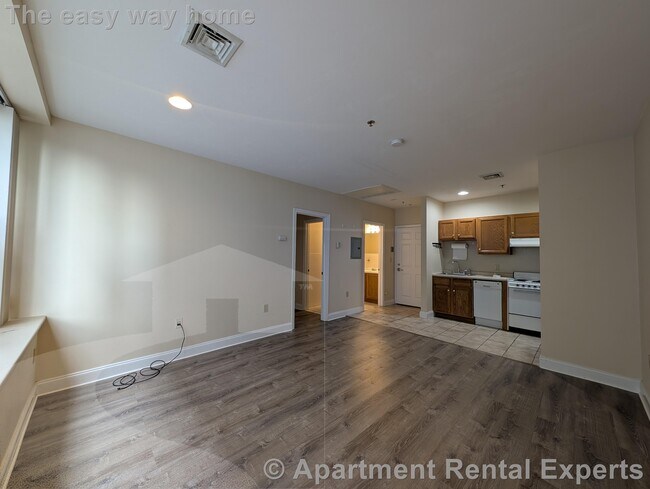 Building Photo - 15 Pearl St