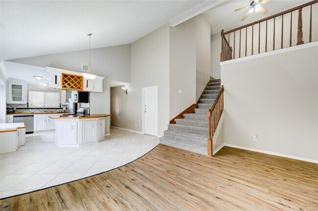 Building Photo - 5255 Beaverbrook Dr