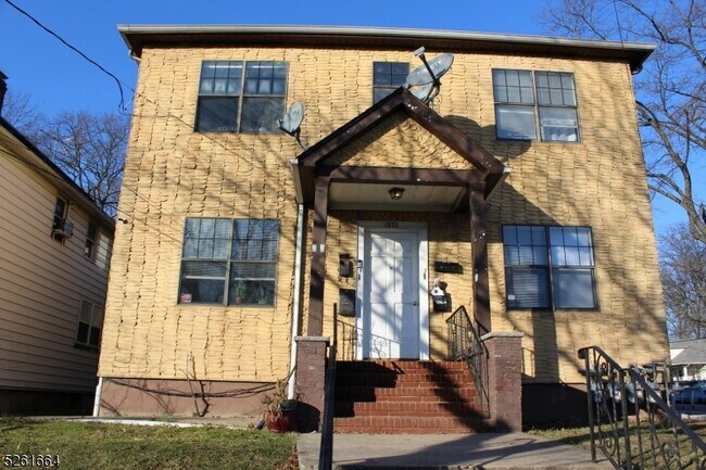 Building Photo - 580 E Milton Ave