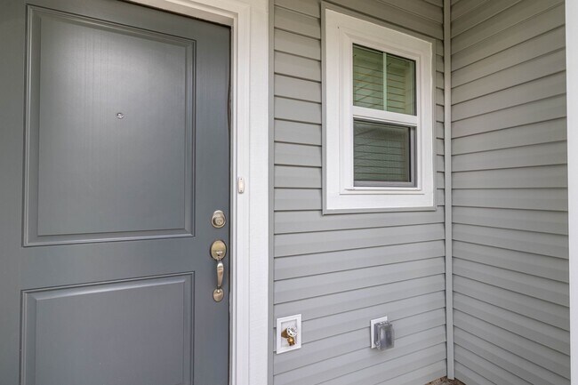 Building Photo - 3br 2.5 with 1 car garage Townhome community within Walking Distance to Downtown Albemarle