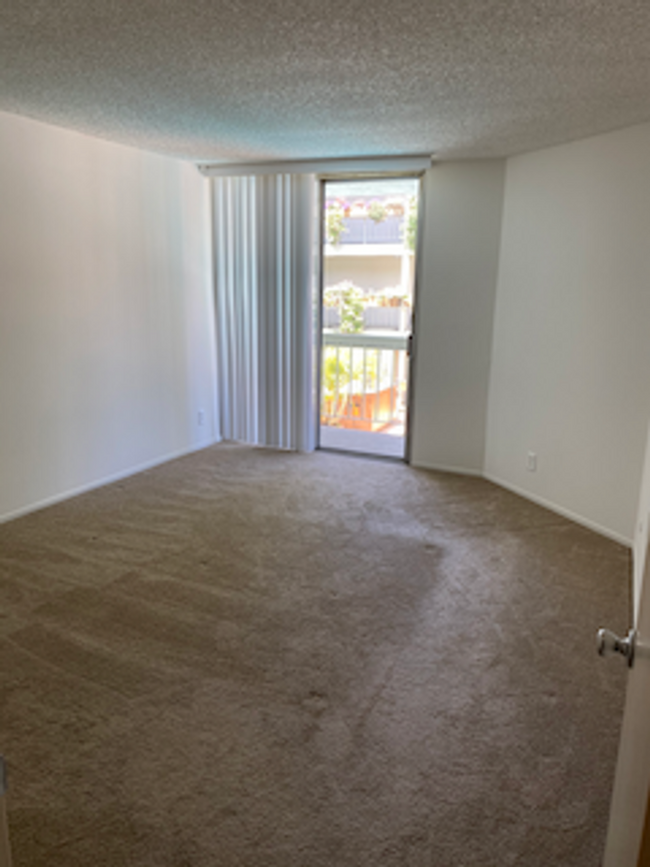 Building Photo - Prime West Hollywood Condominium for Lease