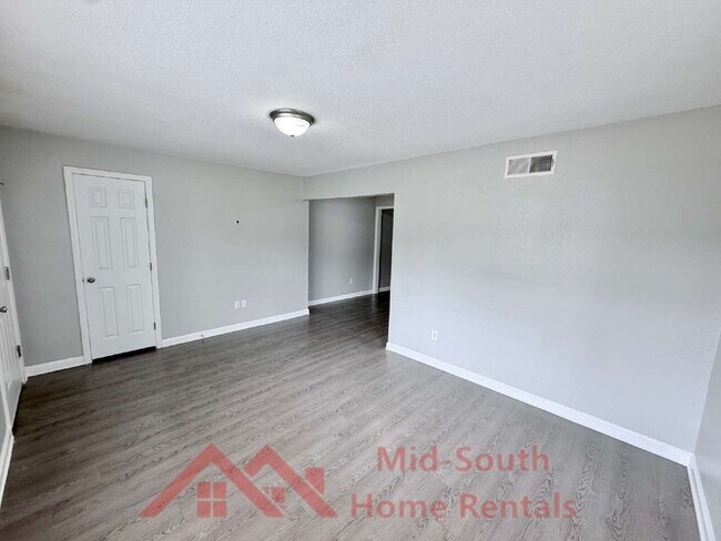 Building Photo - 83 Eastview Dr