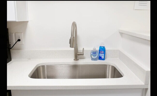 Building Photo - 4021 W 8th St