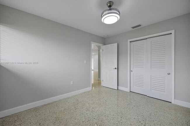Building Photo - 3820 SW 92nd Ave