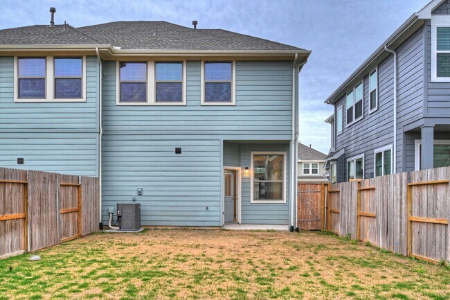 Building Photo - 1535 Crystal Stream Dr