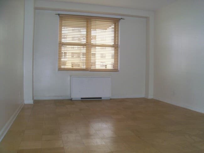 Building Photo - 225 St Pauls Ave