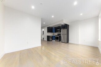 Building Photo - Stunning Spacious New 2 Bed with Roof Deck...