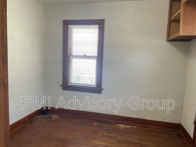 Building Photo - 803 NE Green St