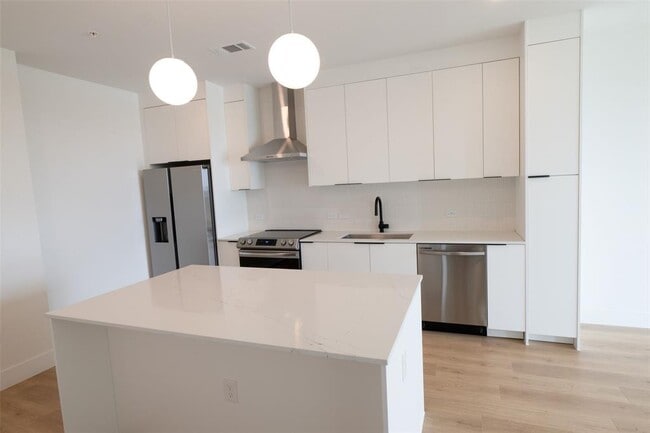 Building Photo - 1701 Simond Ave Ave