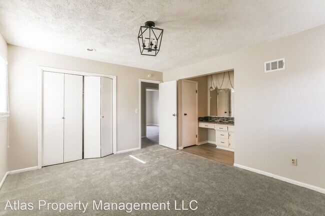 Building Photo - 4 br, 2 bath House - 6712 NW Mirror Lake T...