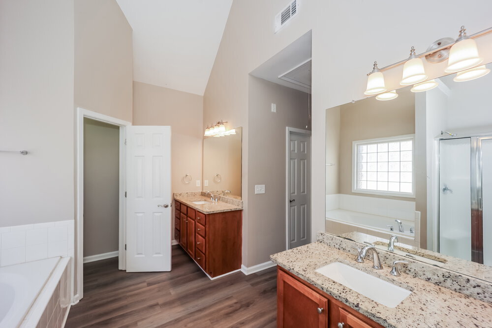 Building Photo - 501 Summer Brooke Ln