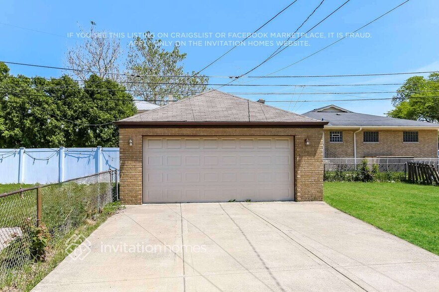 Building Photo - 9147 S Richmond Ave