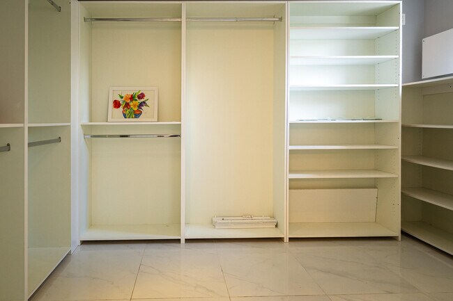 Building Photo - 5569 SE Hammock Reserve Terrace