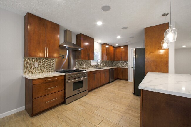 Building Photo - 15815 Baytree Dr