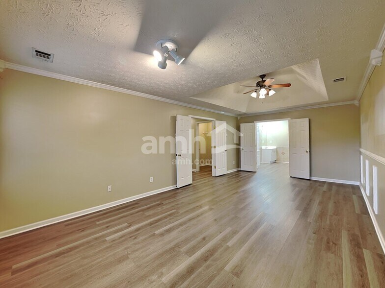 Building Photo - 875 Clairidge Ln